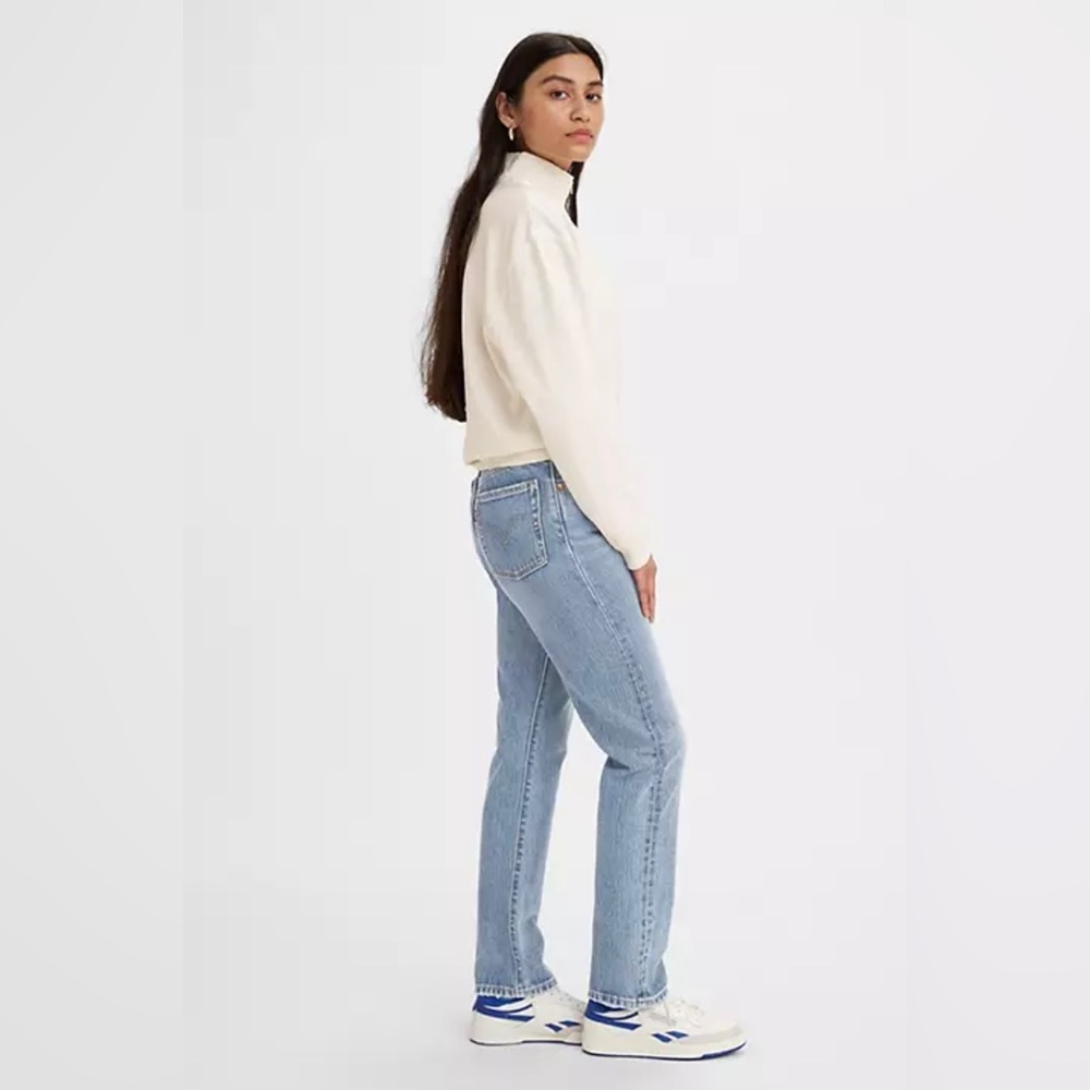 EUC Levi’s premium button fly 501 ankle wedgie